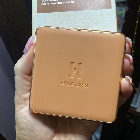 Haus labs by lady Gaga power sculpt velvet bronzer in the shade medium level 7 - Picture 4 of 4